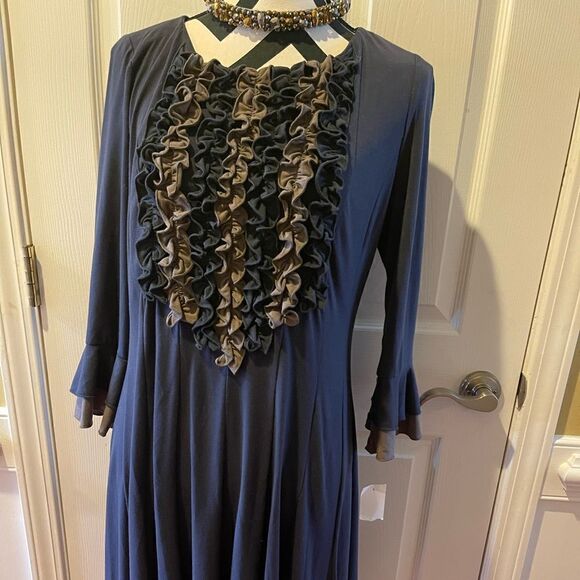 NWT Rabbit,Rabbit,Rabbit Designs  gray Ruffles fit &flare 1/4 sleeves dress SZ16 - Picture 2 of 12